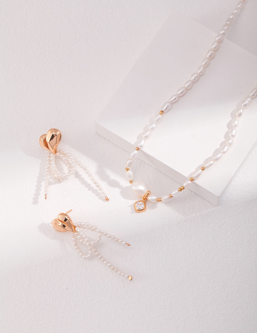 Pearl Embrace Necklace