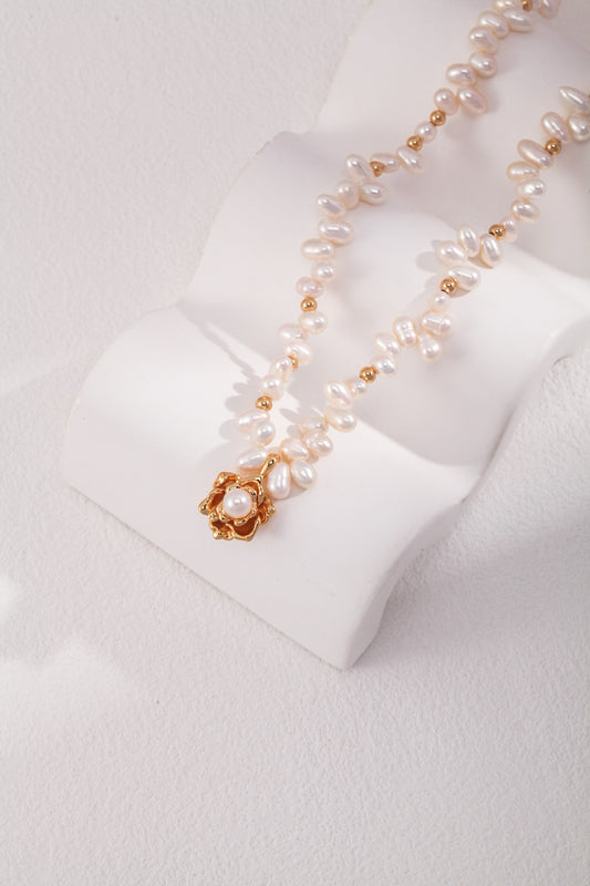 Camellia Bloom Pearl Necklace