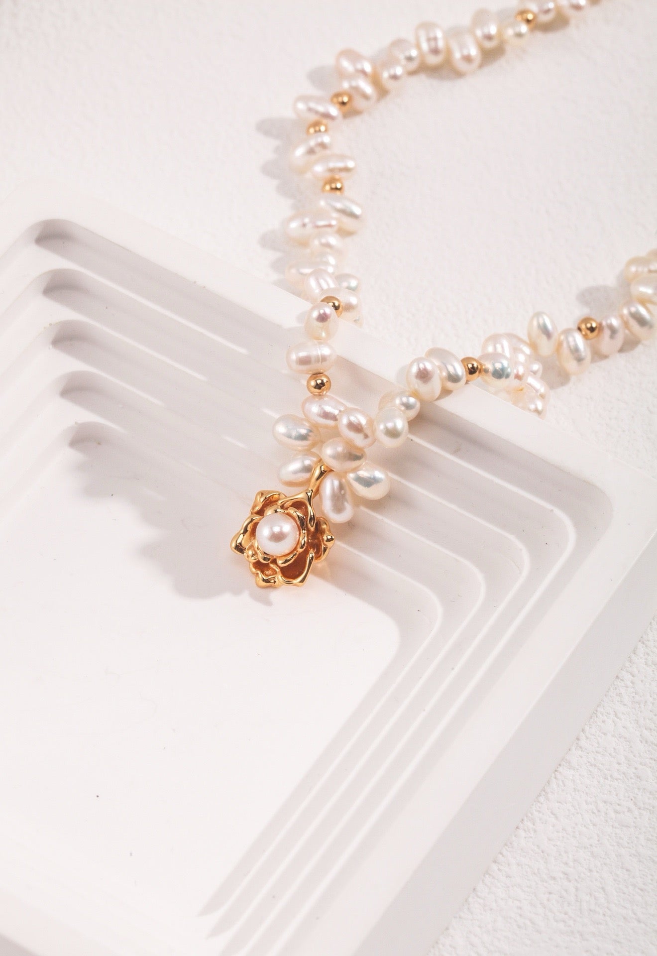 Camellia Bloom Pearl Necklace