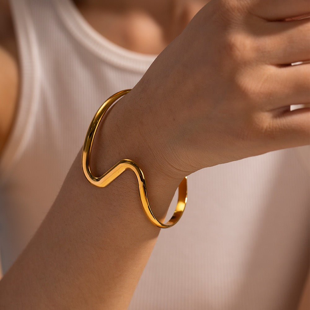 Soleil Wave Cuff