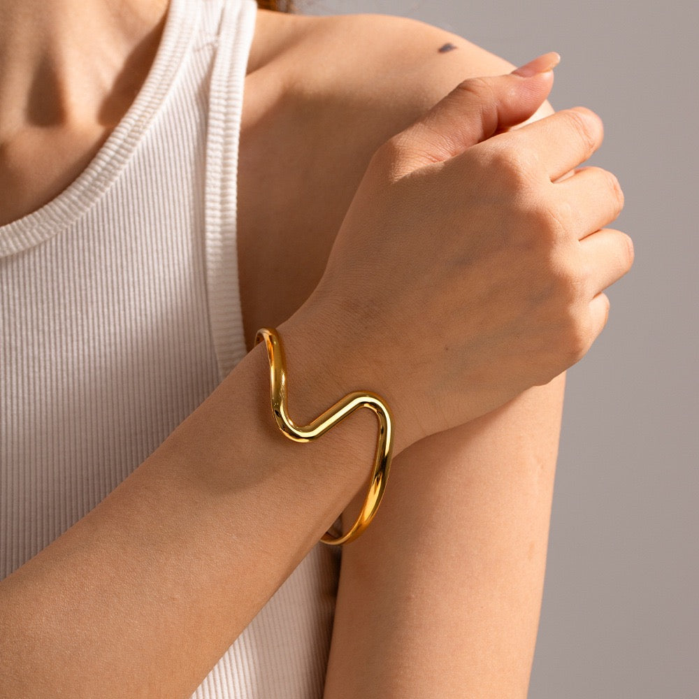 Soleil Wave Cuff